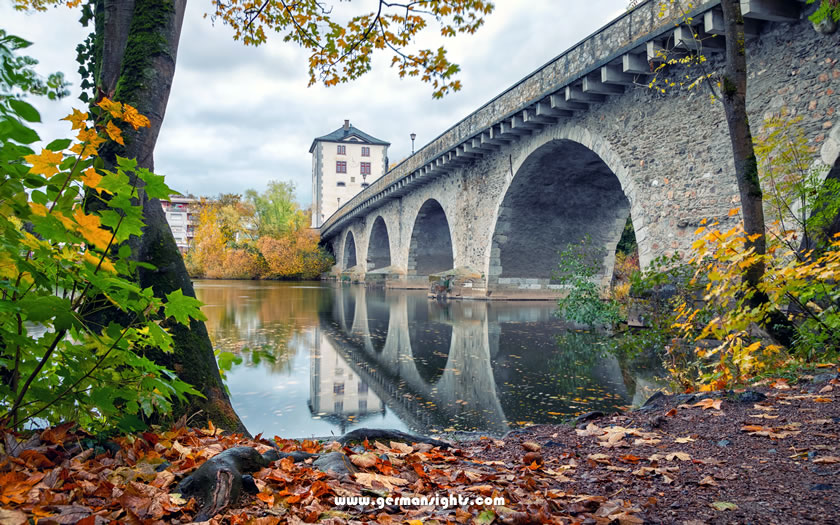 The Alte Lahnbrücke spanning the Lahn river