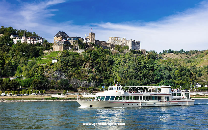  A Rhine river cruise passing Rheinfels castle